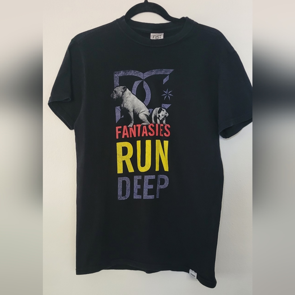 DC Fantasy Factory Black T-shirt Size Small